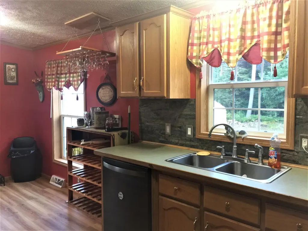 28 Mountain View Road Leeds ME 04263