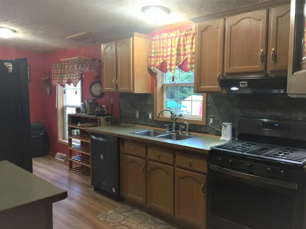 28 Mountain View Road Leeds ME 04263