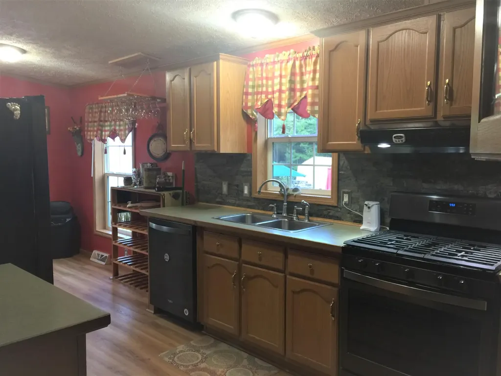 28 Mountain View Road Leeds ME 04263