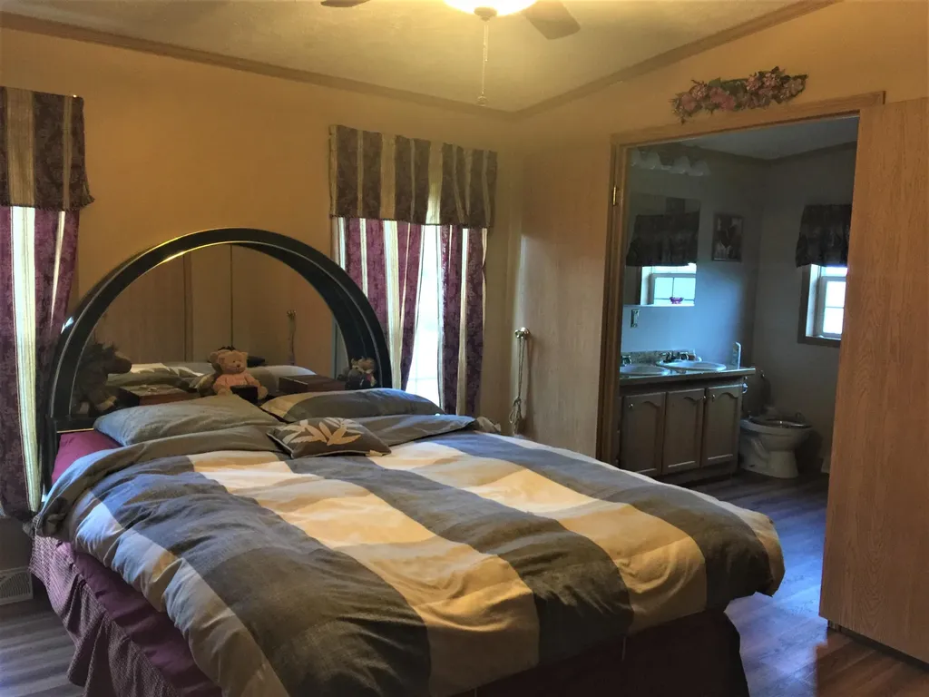 28 Mountain View Road Leeds ME 04263