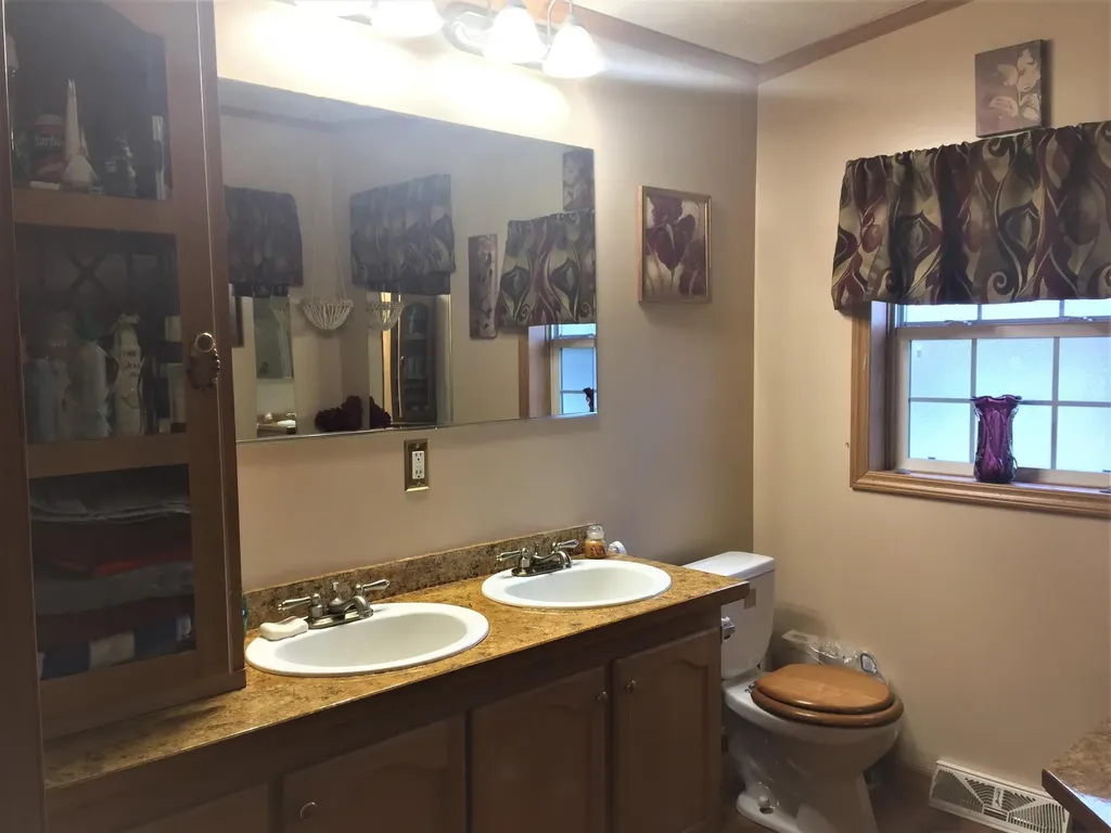 28 Mountain View Road Leeds ME 04263