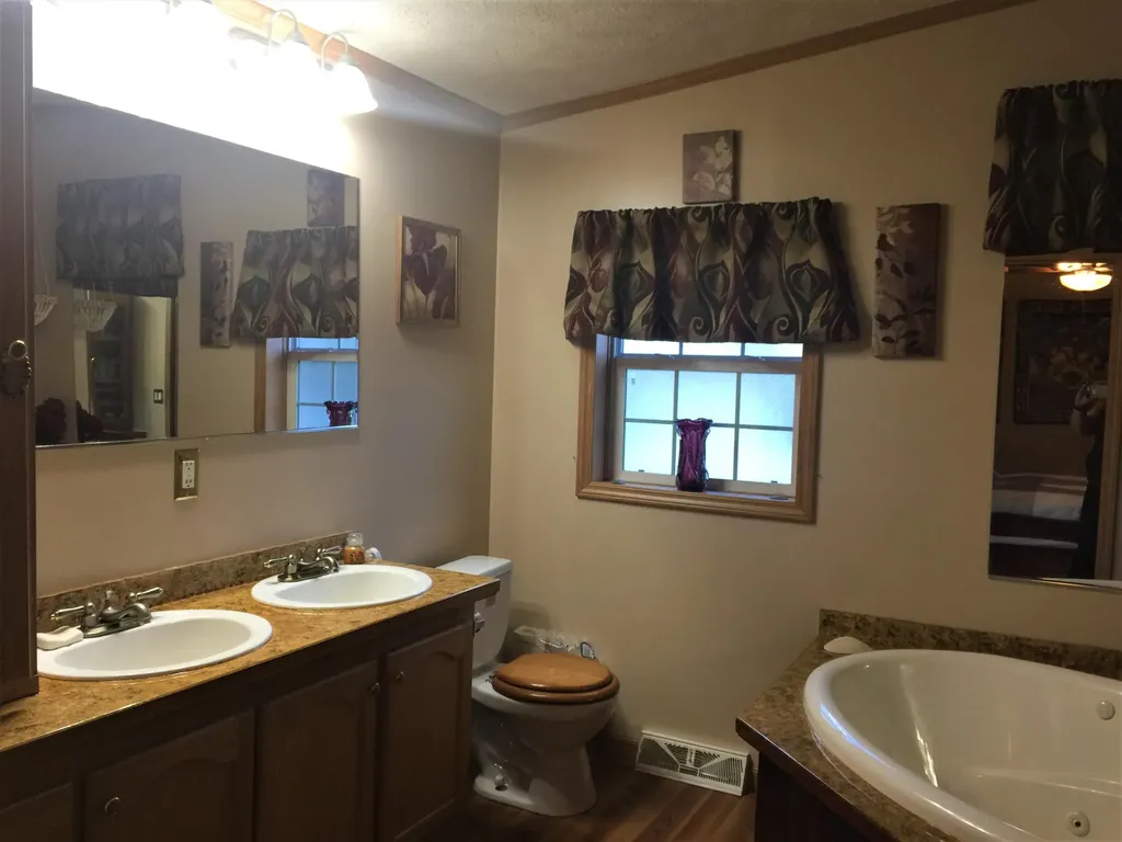 28 Mountain View Road Leeds ME 04263