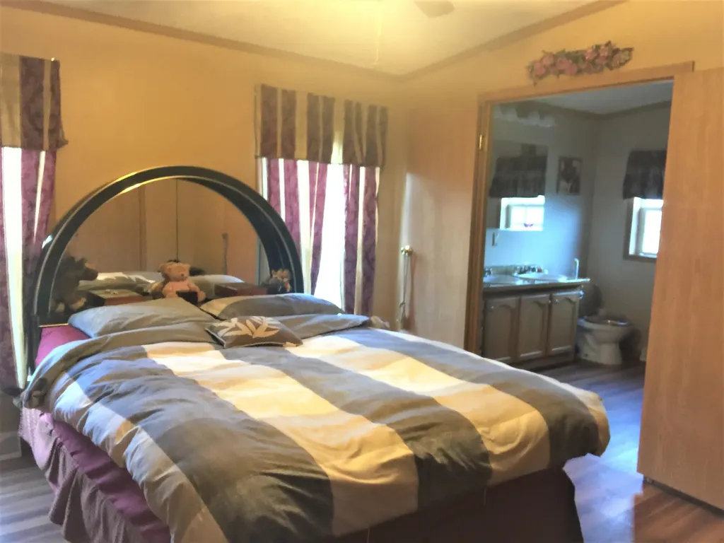 28 Mountain View Road Leeds ME 04263