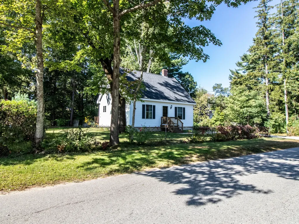 77 Railroad Avenue South Berwick ME 03908