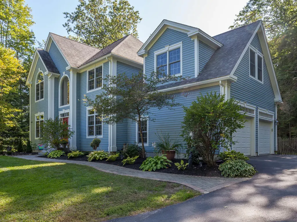 16 Bethpage Drive Falmouth ME 04105