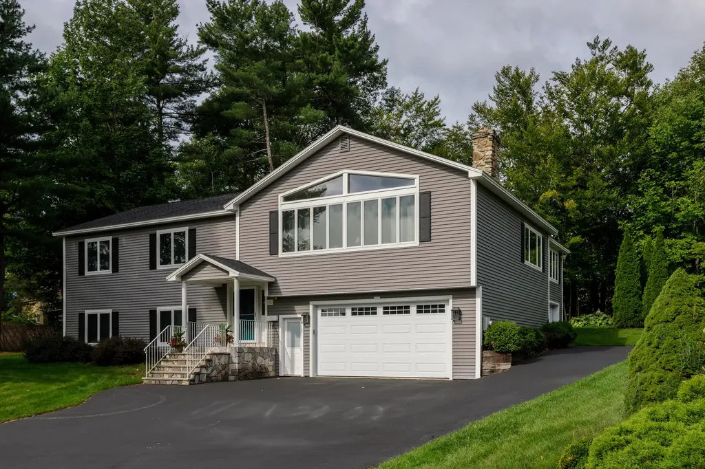 18 Woodside Drive Lewiston ME 04240