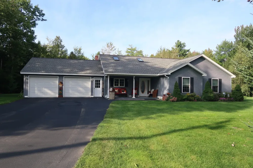 16 Jamie Way Sidney ME 04330