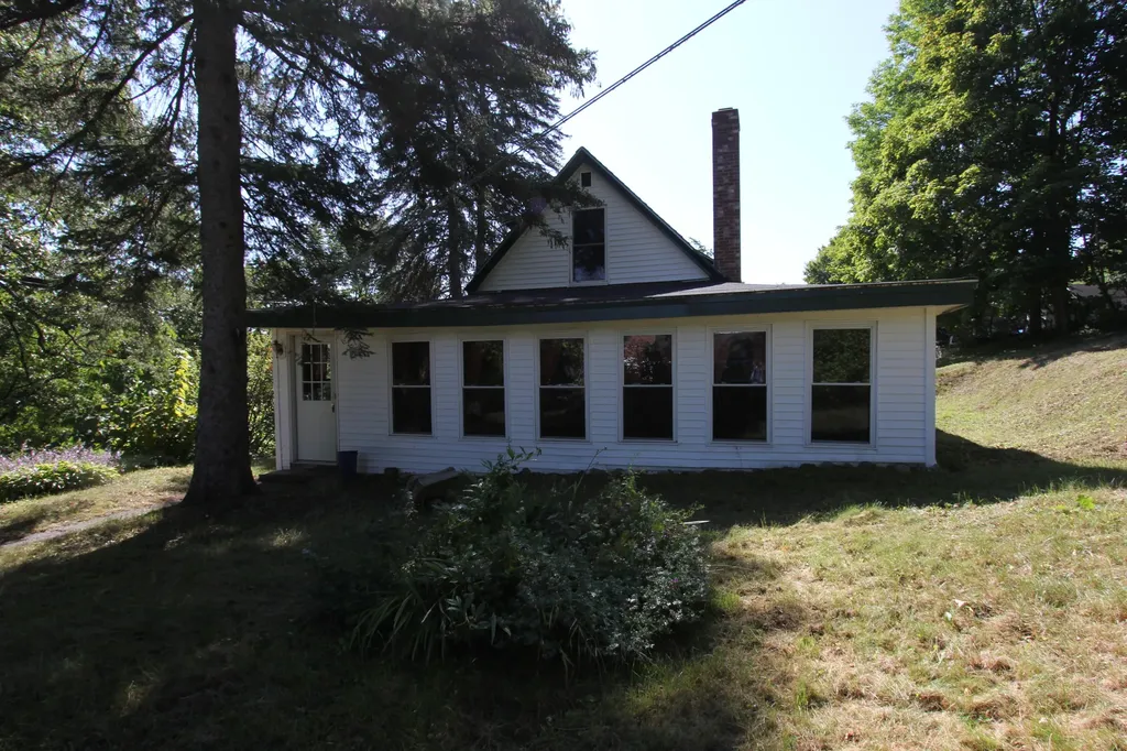 724 Grove Avenue Rumford ME 04276