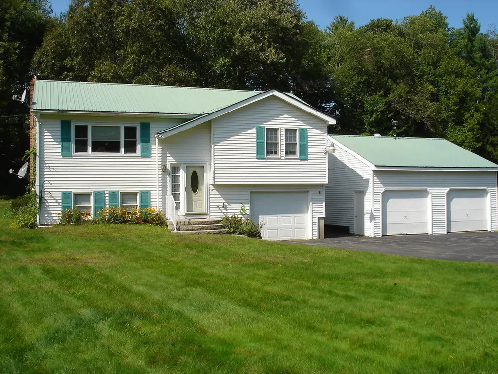 1124 Narragansett Trail Buxton ME 04093