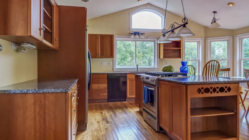 21 Ridge Road Bowdoinham ME 04008