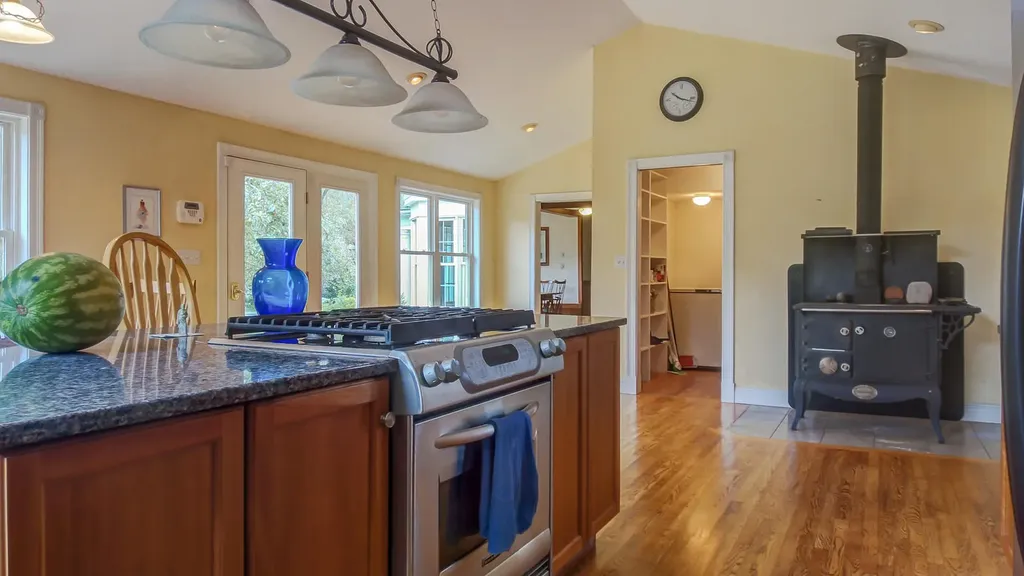 21 Ridge Road Bowdoinham ME 04008