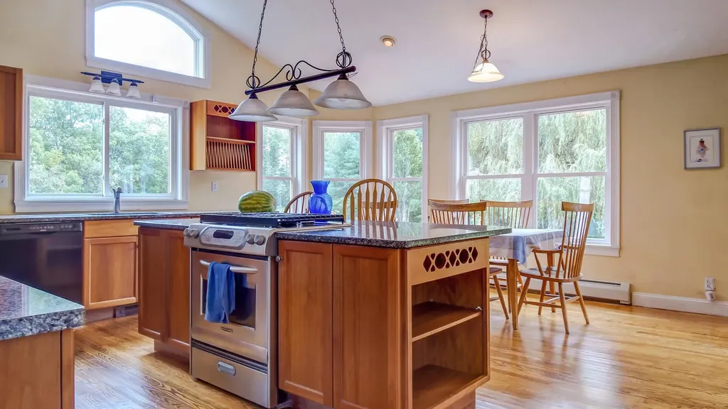 21 Ridge Road Bowdoinham ME 04008