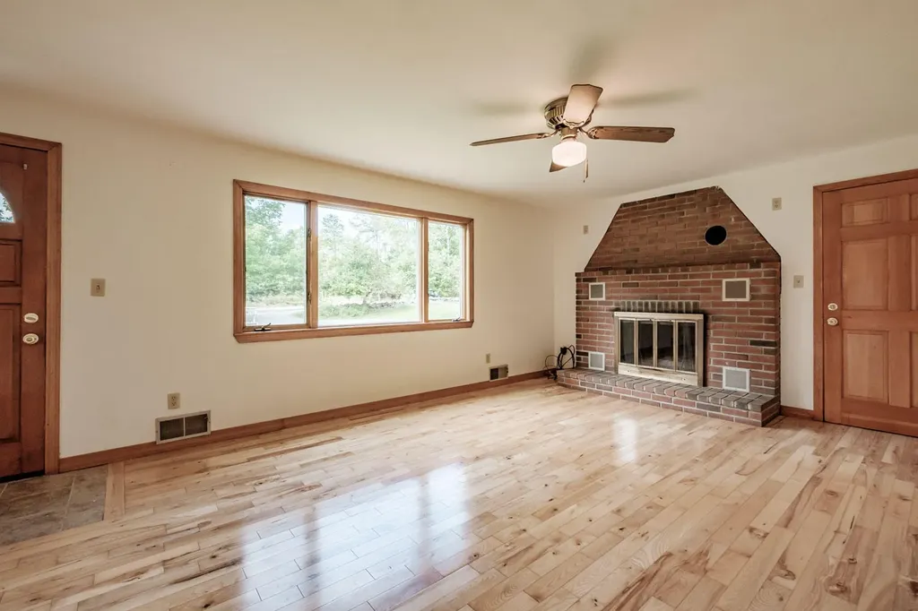 105 W Washington Road Washington ME 04574