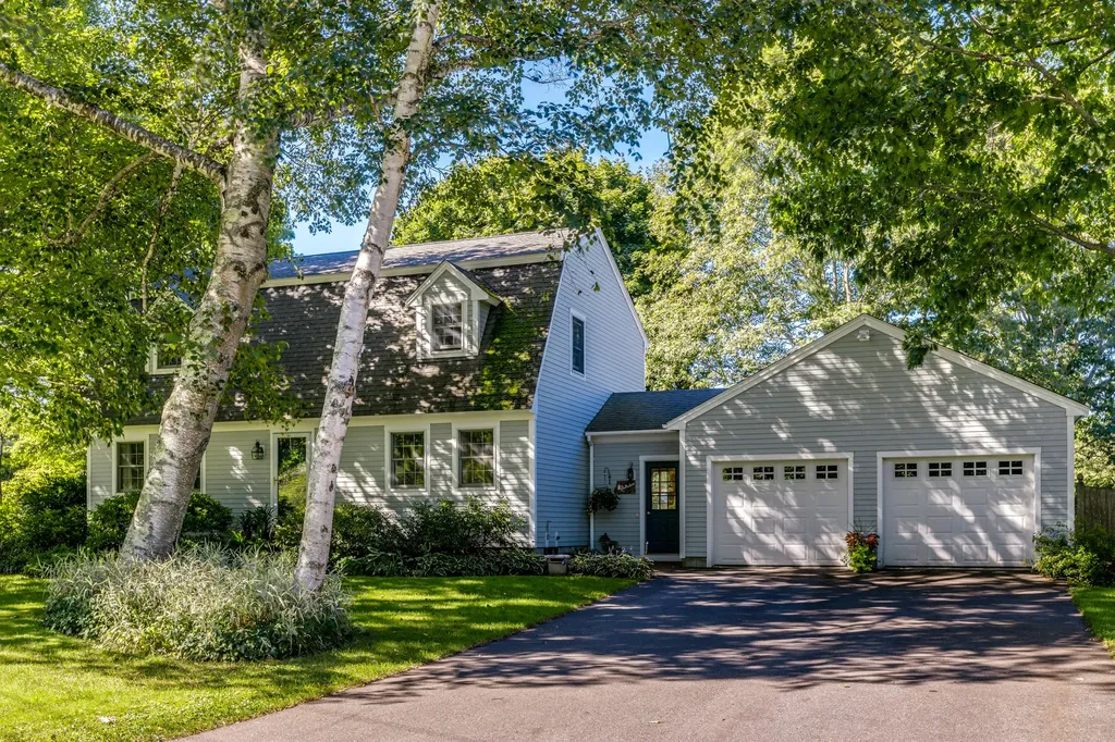 18 Lone Pine Lane Yarmouth ME 04096