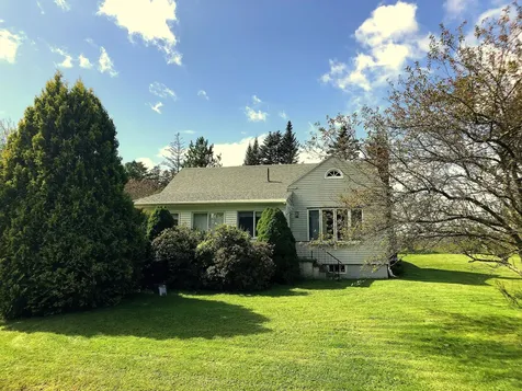 93 Pine Street Waldoboro ME 04572