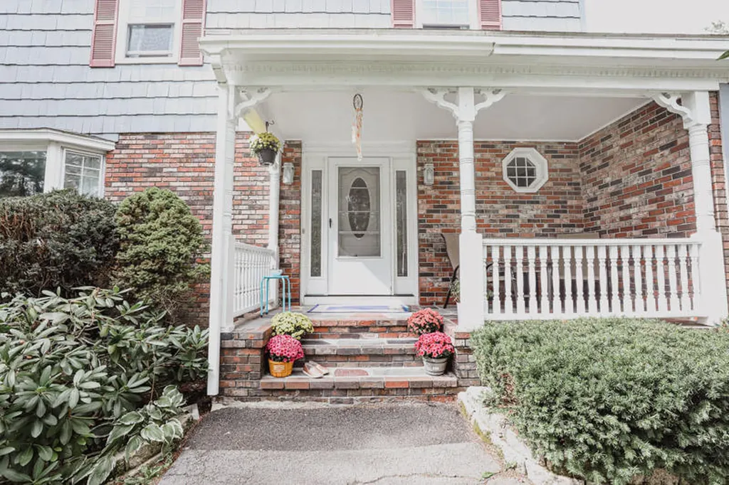 24 Saratoga Avenue Bangor ME 04401