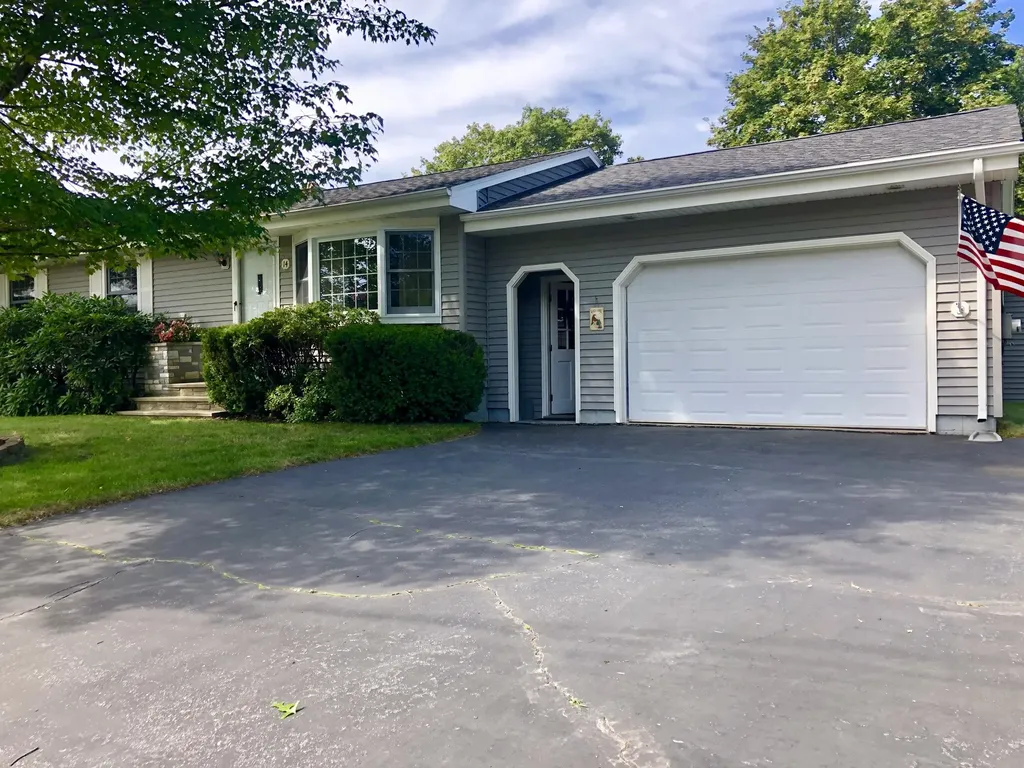 14 Swale Lane Lewiston ME 04240