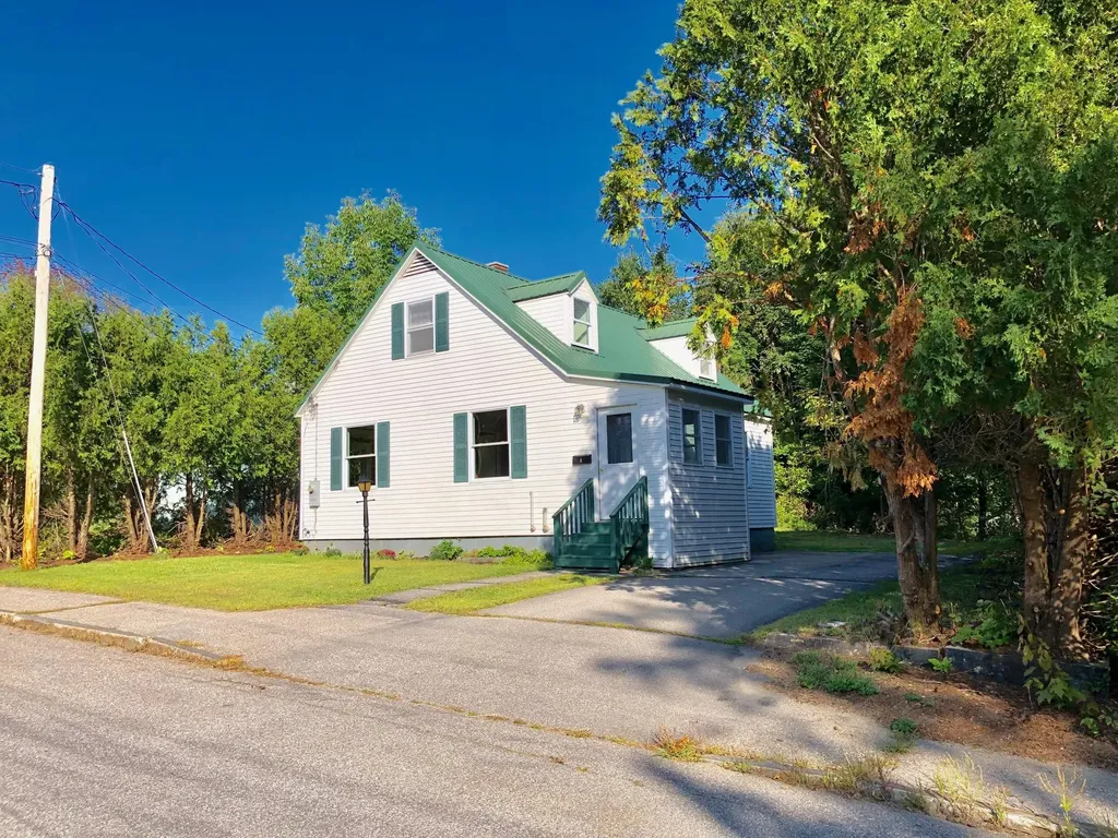 8 Tasker Avenue Rumford ME 04276
