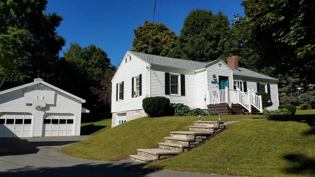 28 Bennett Avenue Skowhegan ME 04976