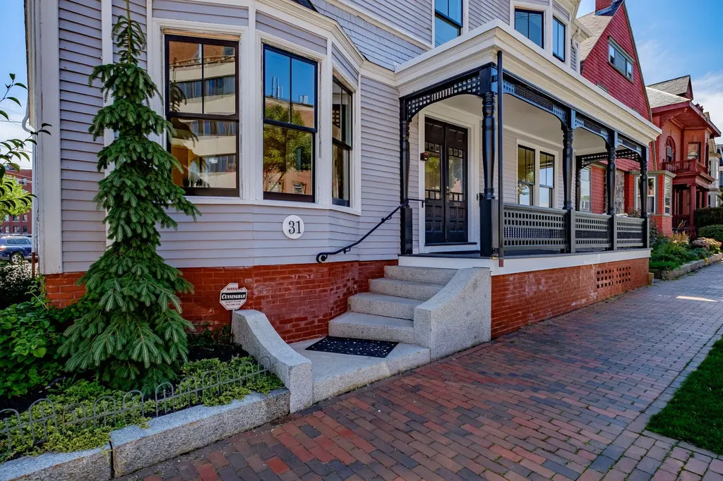 31 Bramhall Street Portland ME 04102