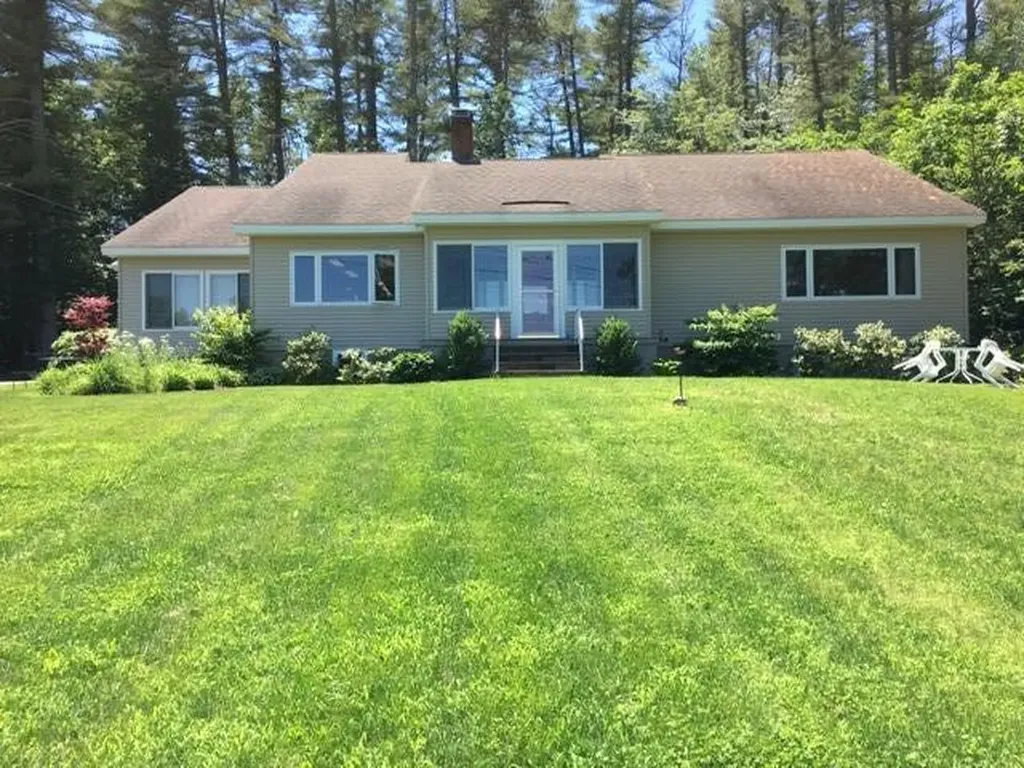 4 Emery Lane Raymond ME 04071