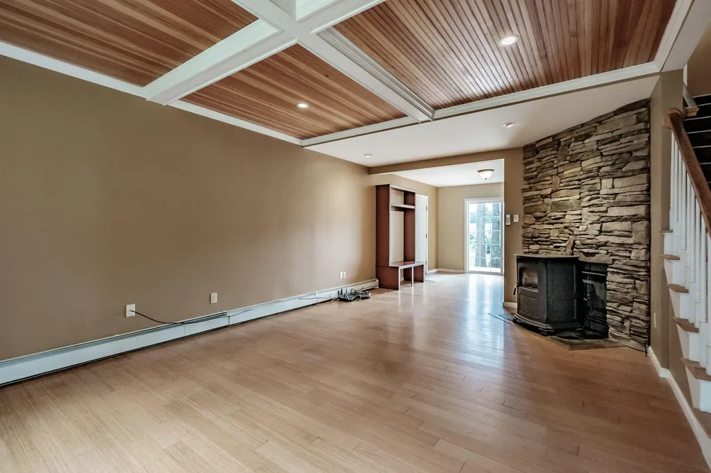 19 Davis Annex Gorham ME 04038