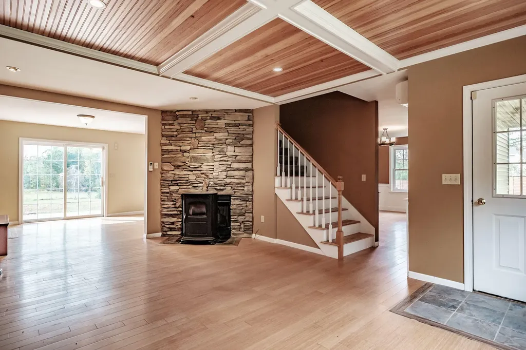 19 Davis Annex Gorham ME 04038