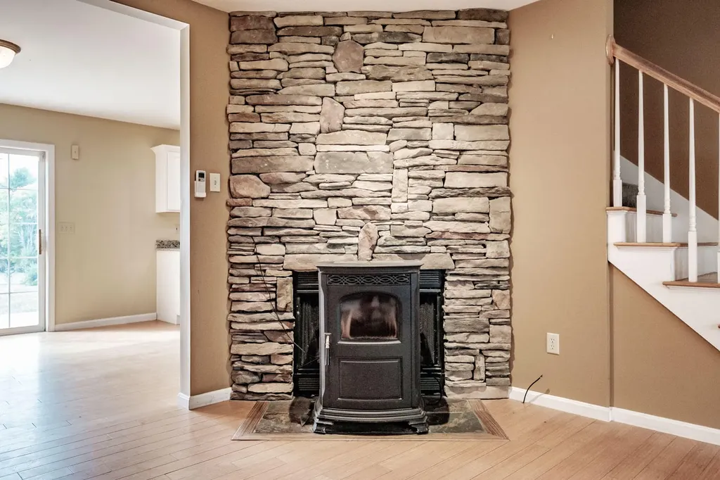 19 Davis Annex Gorham ME 04038