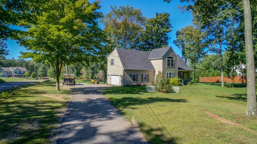 19 Davis Annex Gorham ME 04038