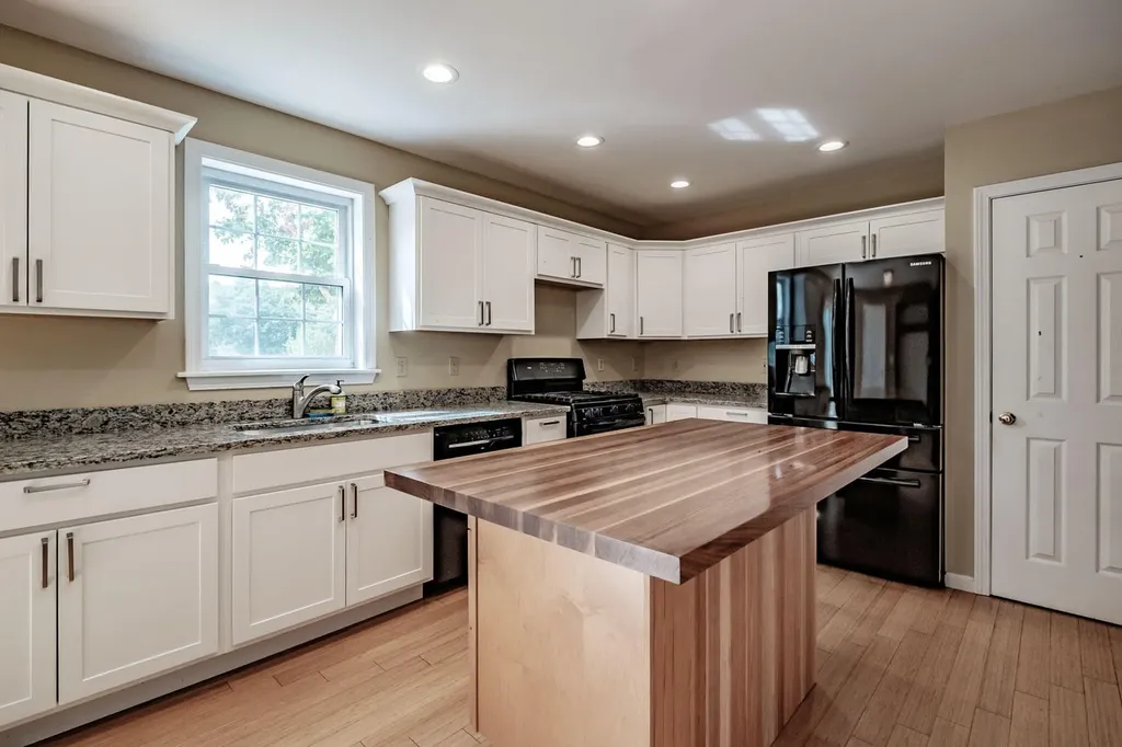 19 Davis Annex Gorham ME 04038