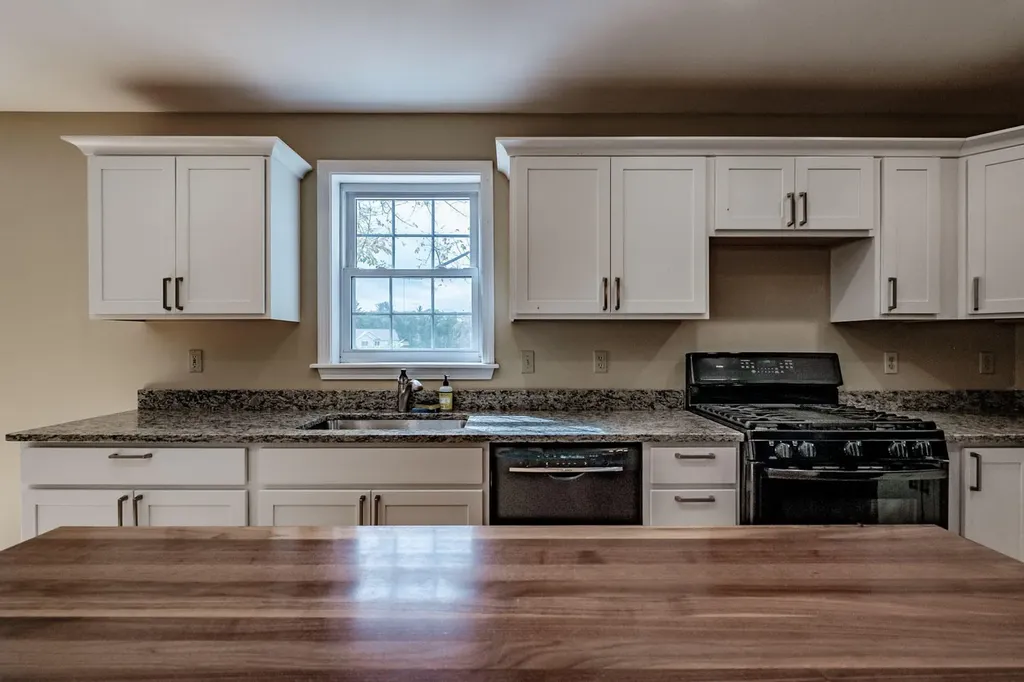 19 Davis Annex Gorham ME 04038