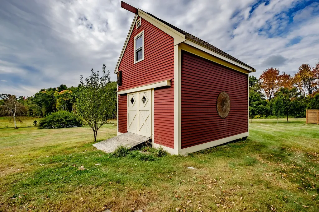 19 Davis Annex Gorham ME 04038