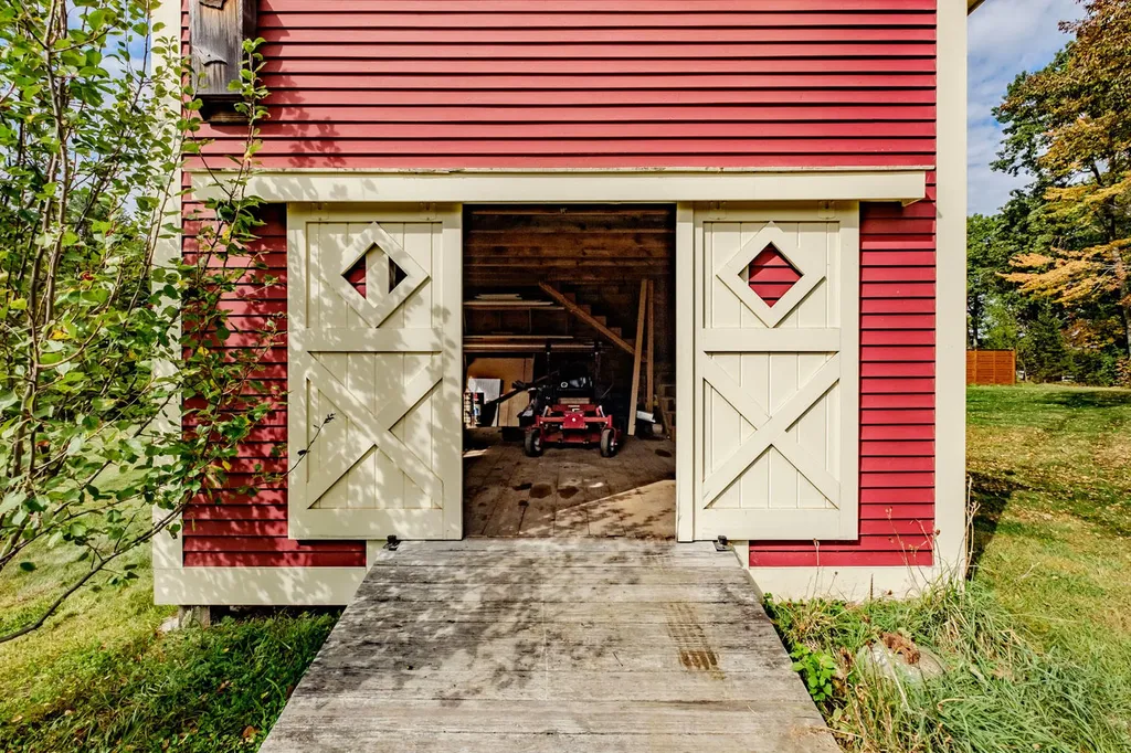 19 Davis Annex Gorham ME 04038