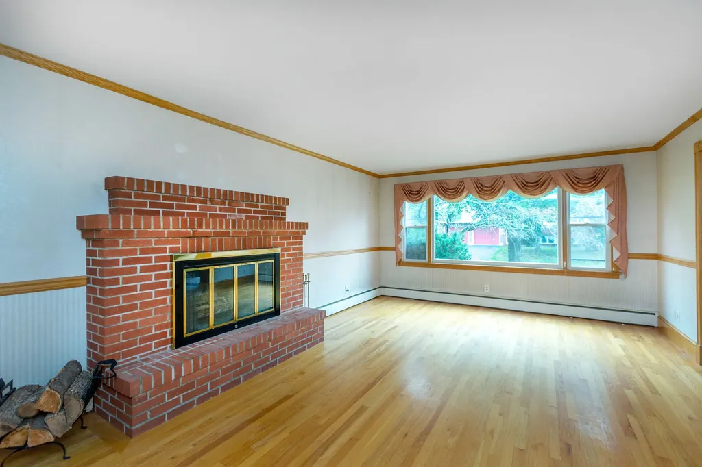 40 Robinson Gardens Lewiston ME 04240