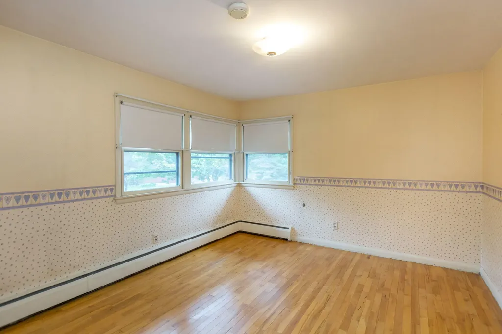 40 Robinson Gardens Lewiston ME 04240