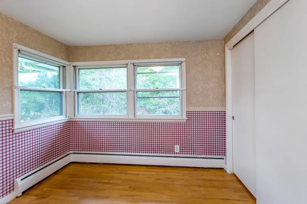 40 Robinson Gardens Lewiston ME 04240