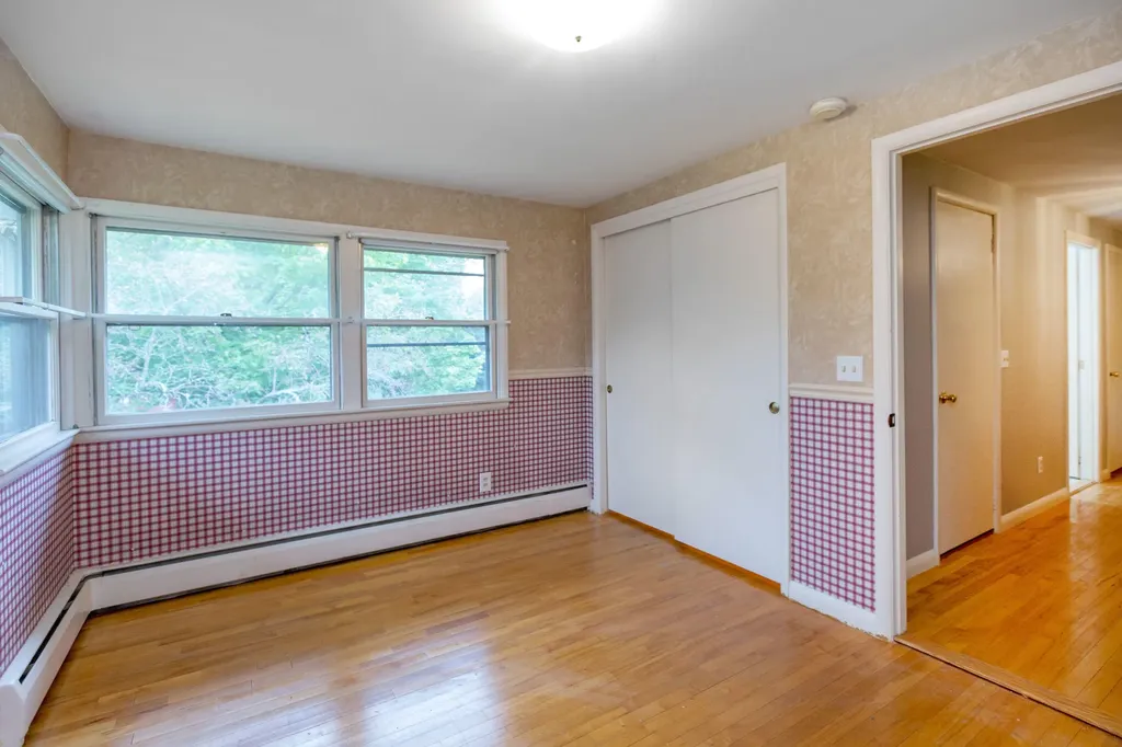 40 Robinson Gardens Lewiston ME 04240