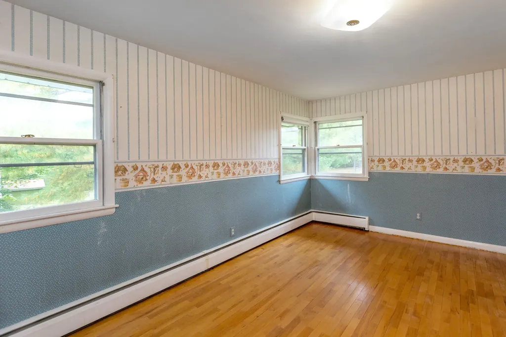 40 Robinson Gardens Lewiston ME 04240