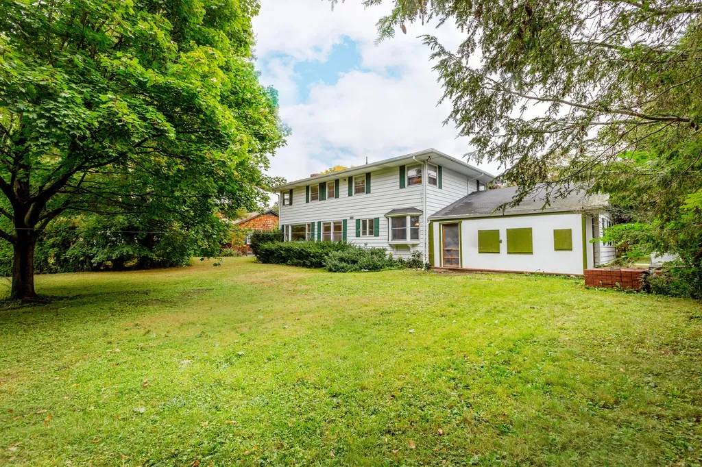 40 Robinson Gardens Lewiston ME 04240