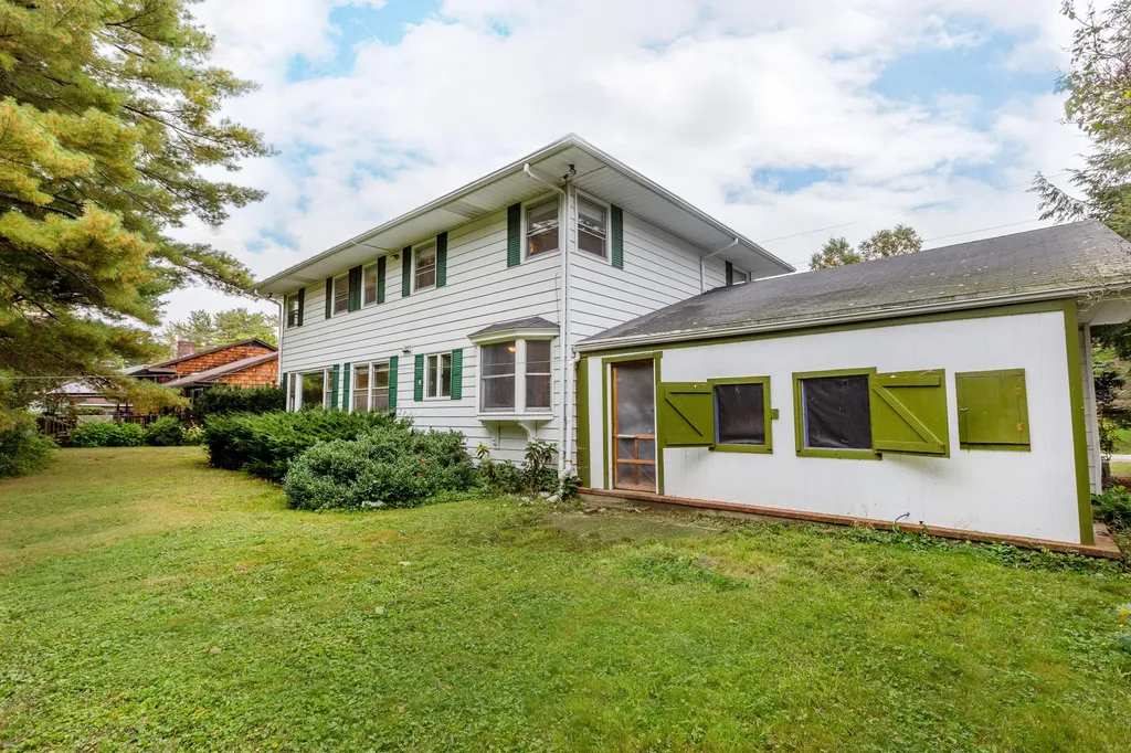 40 Robinson Gardens Lewiston ME 04240