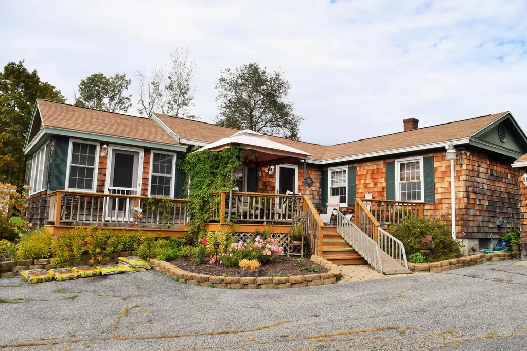13 River Road Windham ME 04062
