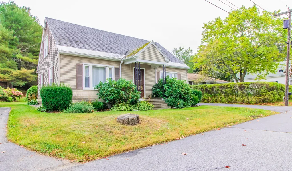 21 Shank Street Lewiston ME 04240