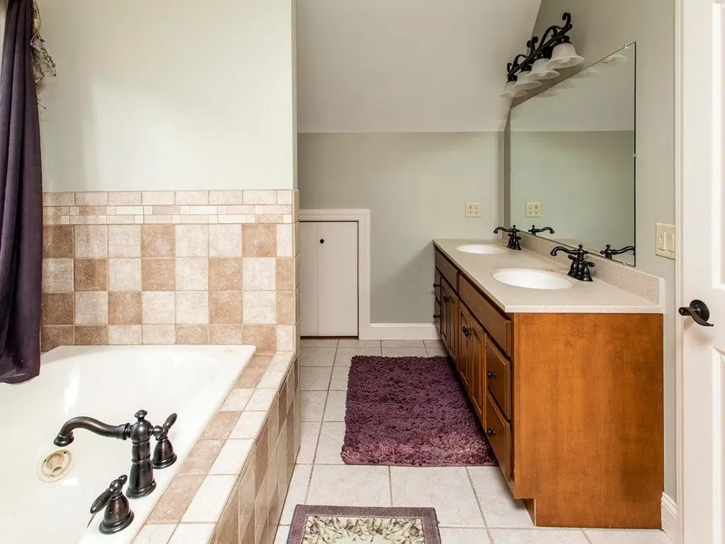 24 Wedgewood Drive Oakland ME 04963