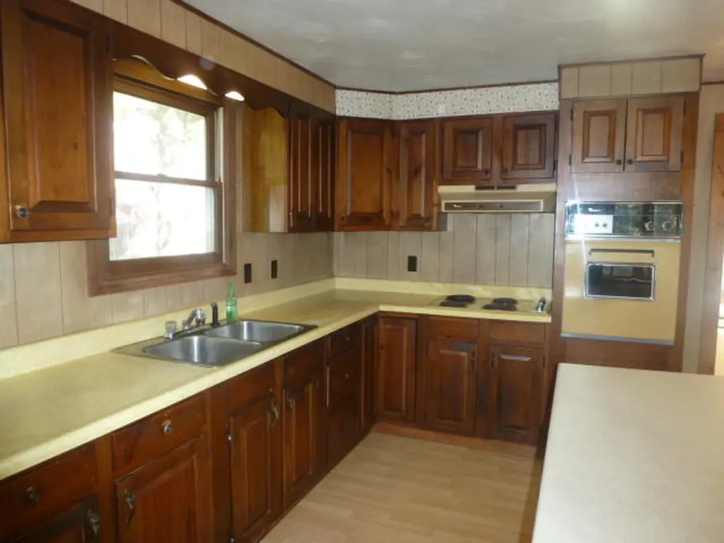 22 Davis Farm Road Raymond ME 04071