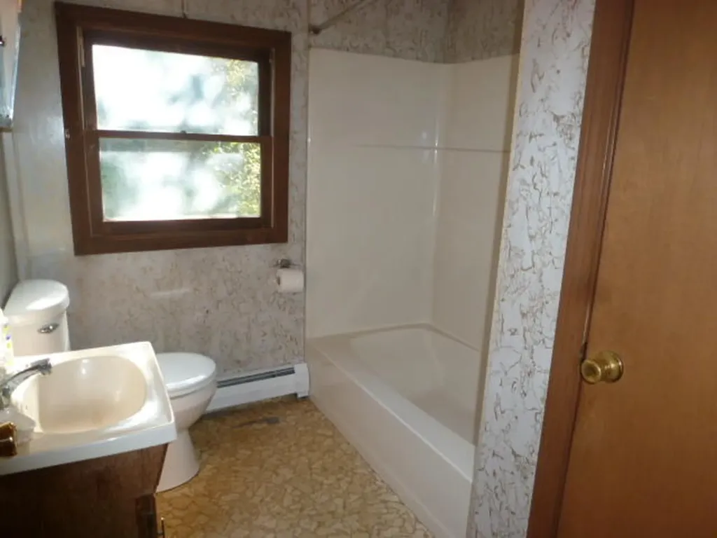 22 Davis Farm Road Raymond ME 04071