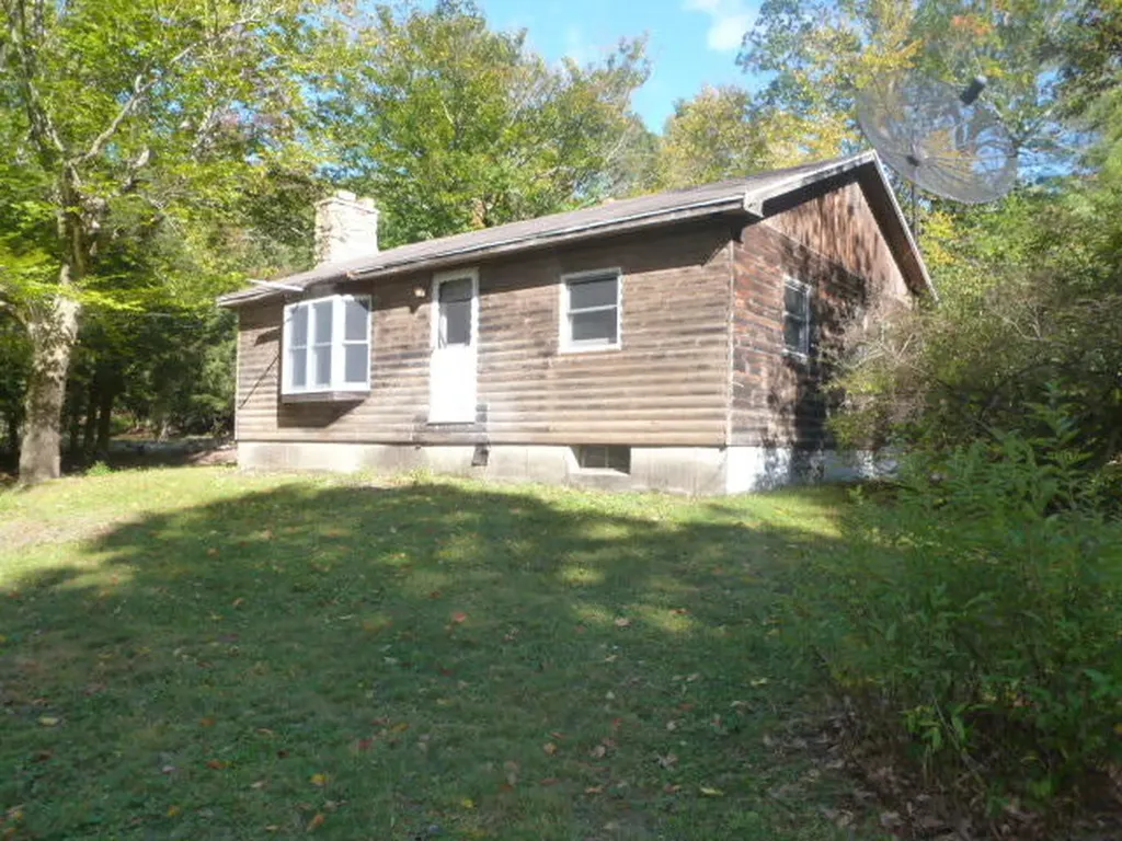 22 Davis Farm Road Raymond ME 04071