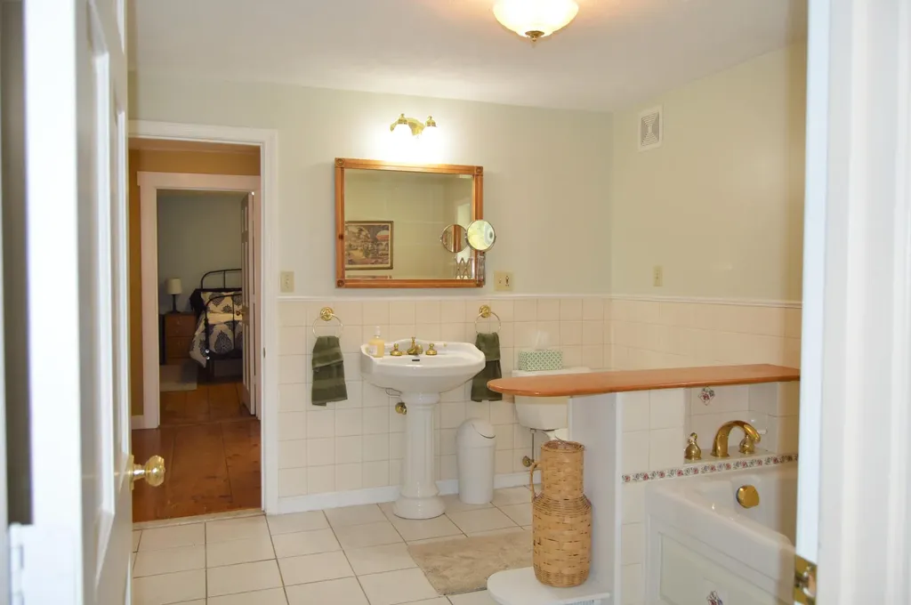 21 Veazie Road Searsport ME 04974