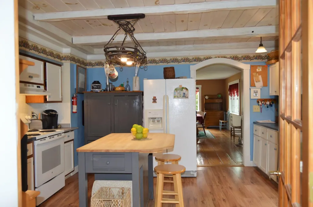 21 Veazie Road Searsport ME 04974