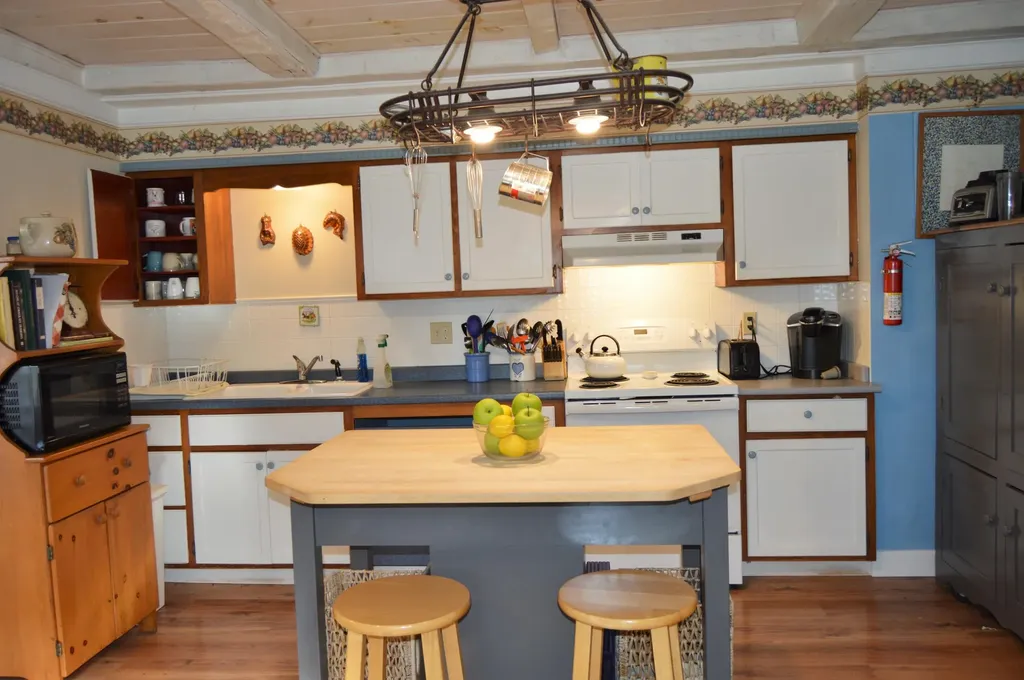 21 Veazie Road Searsport ME 04974