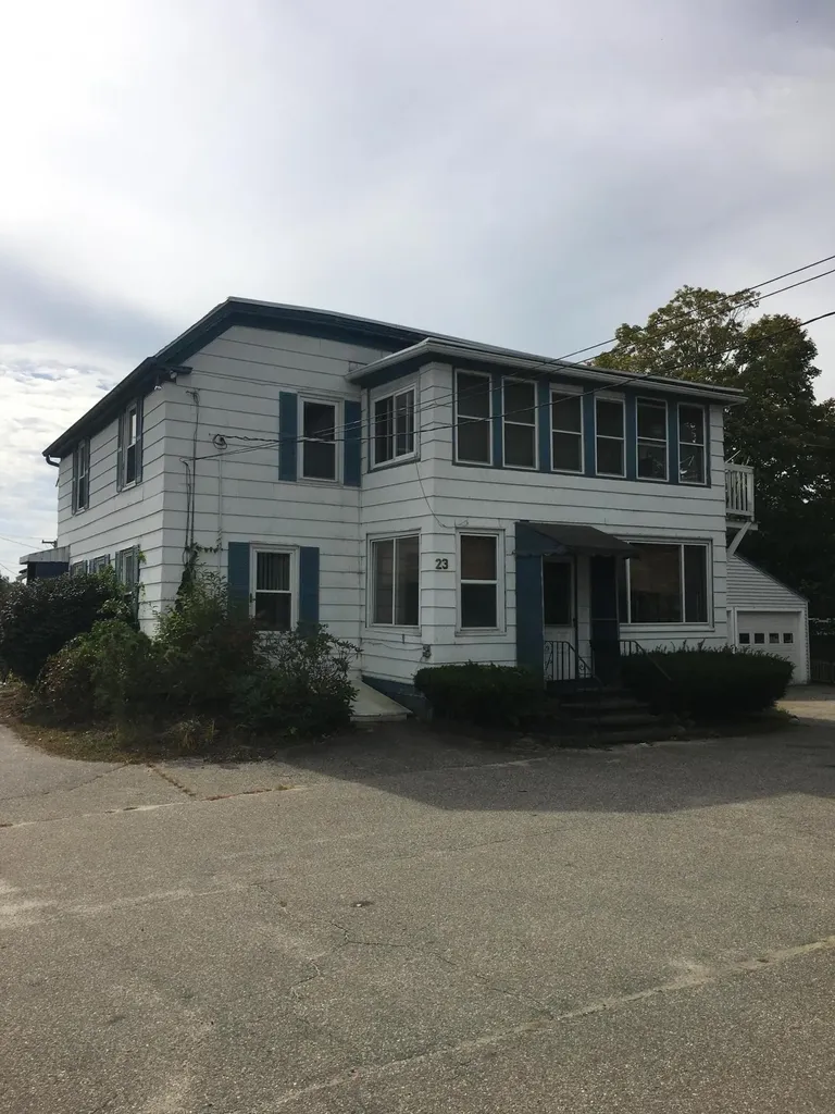 23 River Road Lewiston ME 04240